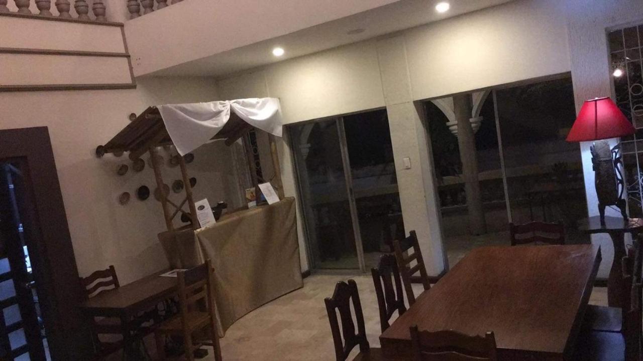 Legacy Mansion Hotel Iloilo City Room photo